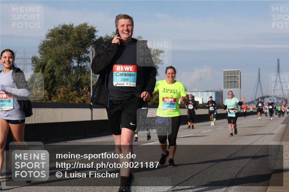 03.10.2025 - Köhlbrandbrückenlauf Luisa Fischer http://msf.ph/oto/9021187 03.10.2025 11:14:06 Position 3 2297, 2348, 1800 meine-sportfotos.de