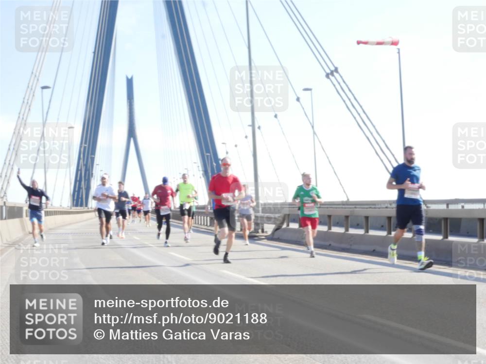 03.10.2025 - Köhlbrandbrückenlauf Matties Gatica Varas http://msf.ph/oto/9021188 03.10.2025 12:24:10 Position 1  meine-sportfotos.de