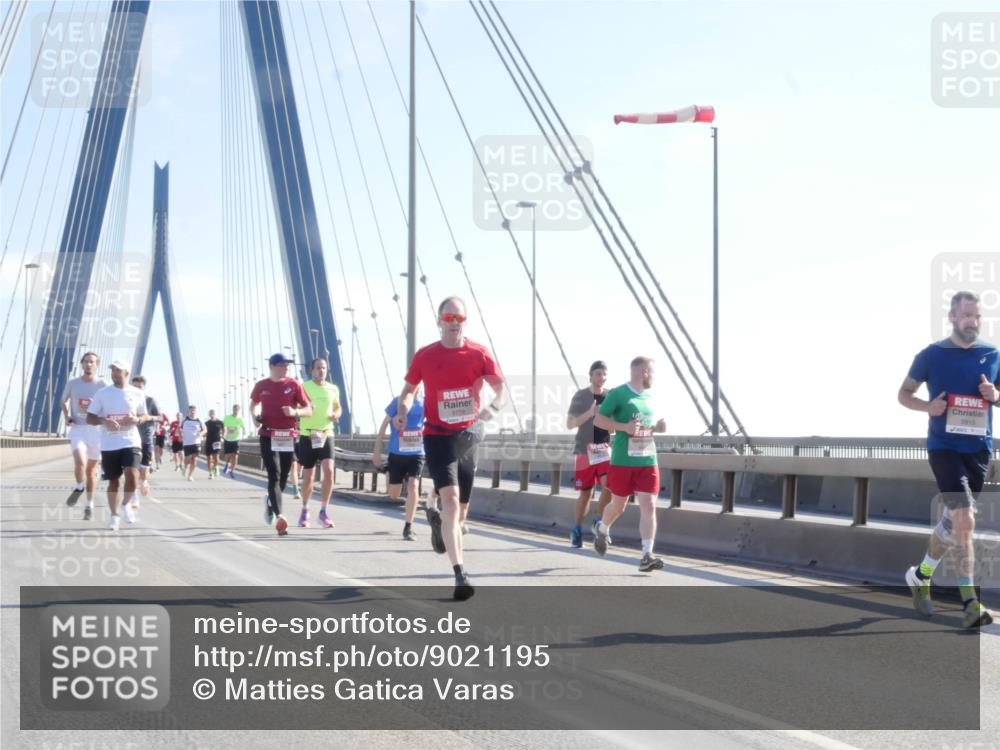 03.10.2025 - Köhlbrandbrückenlauf Matties Gatica Varas http://msf.ph/oto/9021195 03.10.2025 12:24:11 Position 1 5779, 111, 5915 meine-sportfotos.de