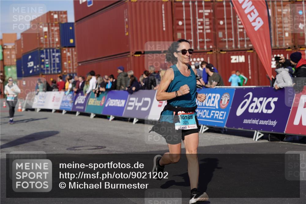 03.10.2025 - Köhlbrandbrückenlauf Michael Burmester http://msf.ph/oto/9021202 03.10.2025 10:22:16 Ziel 2075, 2217, 2218, 2313, 2314, 3577 meine-sportfotos.de
