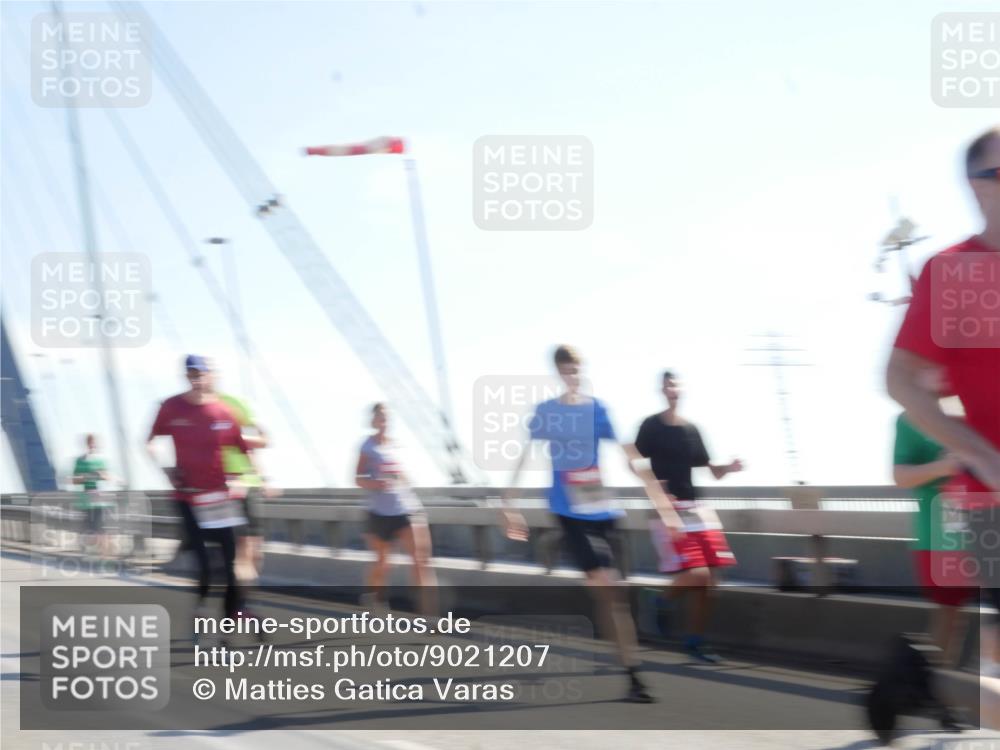 03.10.2025 - Köhlbrandbrückenlauf Matties Gatica Varas http://msf.ph/oto/9021207 03.10.2025 12:24:13 Position 1  meine-sportfotos.de