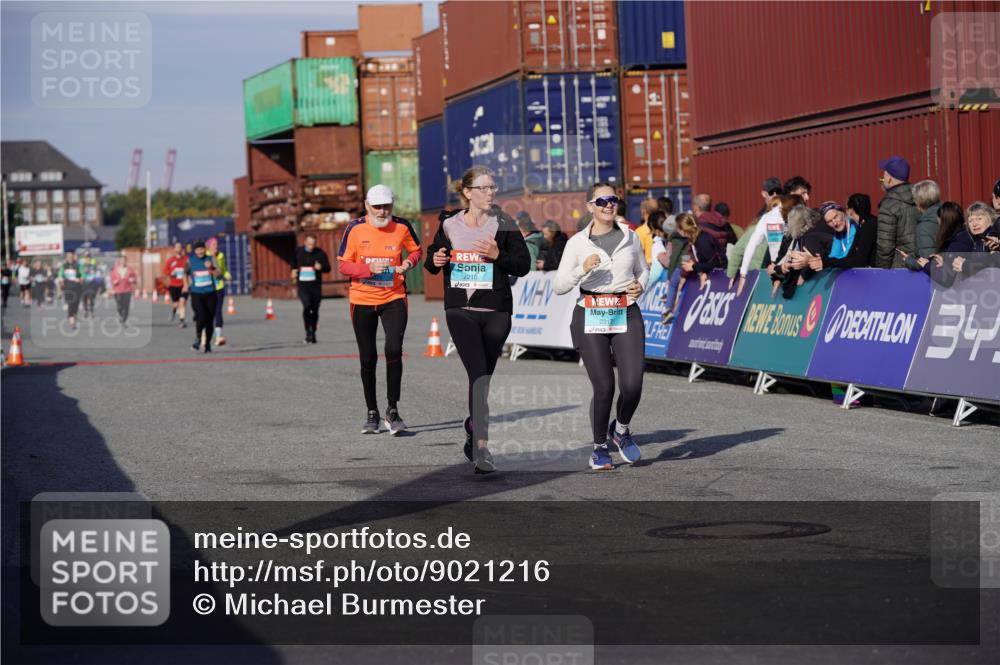 03.10.2025 - Köhlbrandbrückenlauf Michael Burmester http://msf.ph/oto/9021216 03.10.2025 10:22:18 Ziel 2075, 2217, 2218, 3577 meine-sportfotos.de