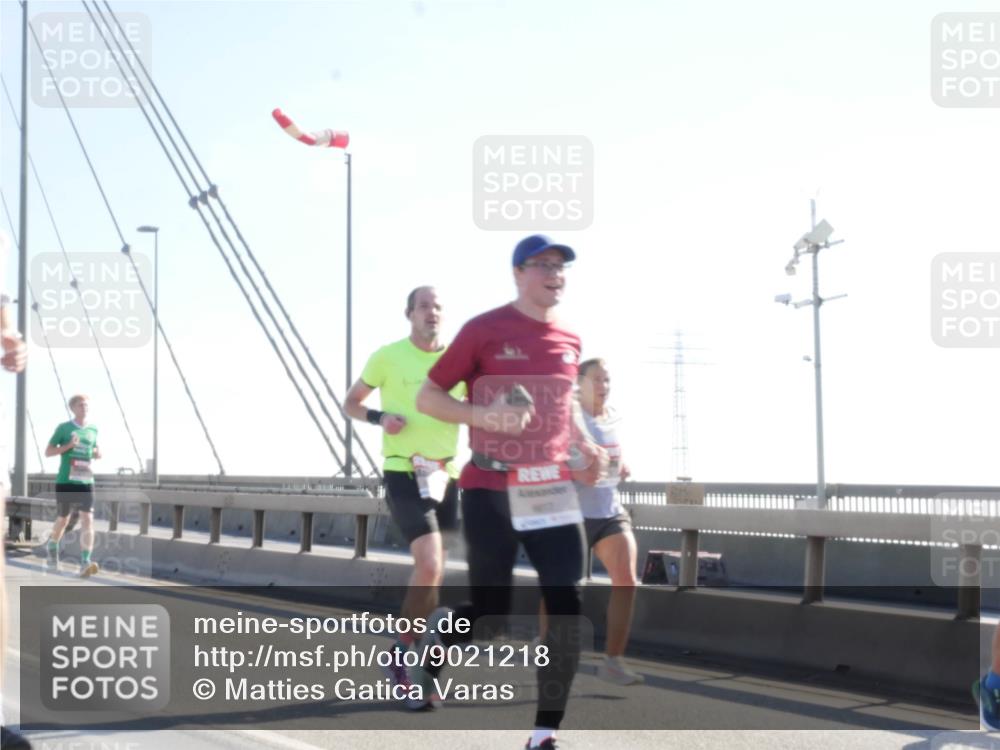 03.10.2025 - Köhlbrandbrückenlauf Matties Gatica Varas http://msf.ph/oto/9021218 03.10.2025 12:24:14 Position 1  meine-sportfotos.de