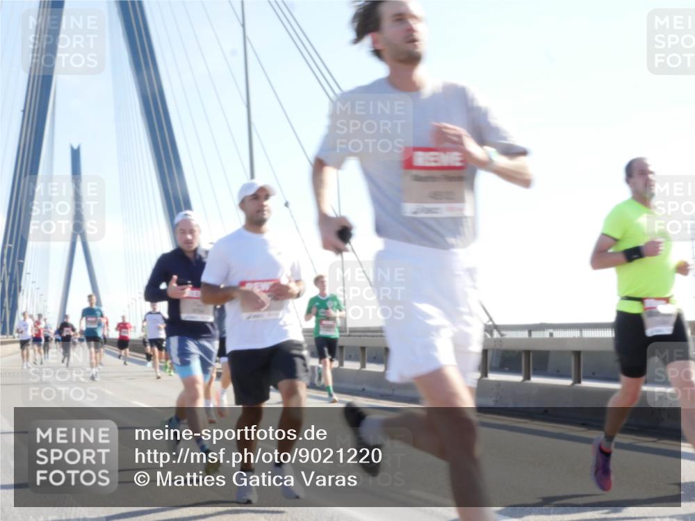 03.10.2025 - Köhlbrandbrückenlauf Matties Gatica Varas http://msf.ph/oto/9021220 03.10.2025 12:24:14 Position 1  meine-sportfotos.de