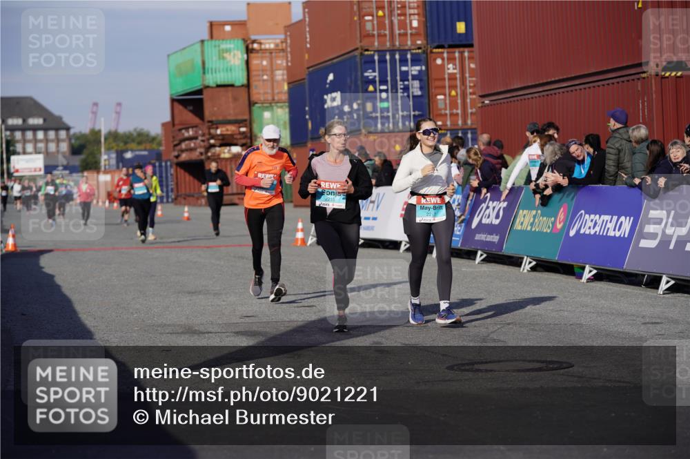 03.10.2025 - Köhlbrandbrückenlauf Michael Burmester http://msf.ph/oto/9021221 03.10.2025 10:22:18 Ziel 2075, 2217, 2218, 3577 meine-sportfotos.de