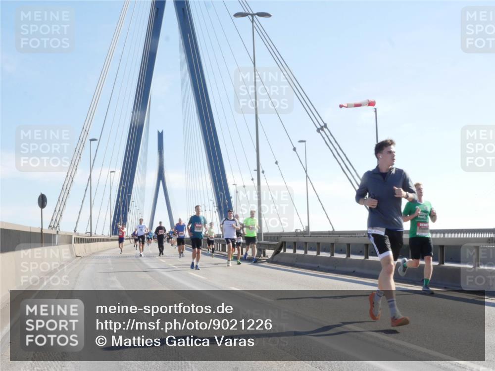 03.10.2025 - Köhlbrandbrückenlauf Matties Gatica Varas http://msf.ph/oto/9021226 03.10.2025 12:24:16 Position 1  meine-sportfotos.de