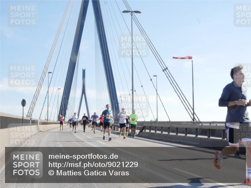 03.10.2025 - Köhlbrandbrückenlauf Matties Gatica Varas http://msf.ph/oto/9021229 03.10.2025 12:24:17 Position 1  meine-sportfotos.de