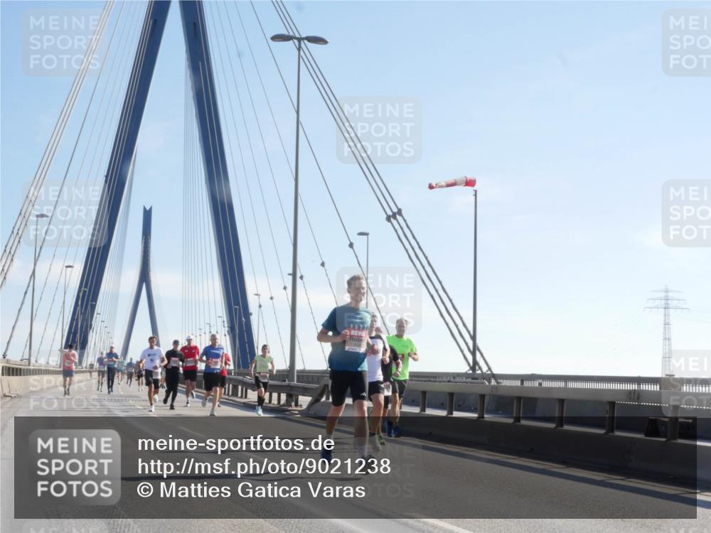 03.10.2025 - Köhlbrandbrückenlauf Matties Gatica Varas http://msf.ph/oto/9021238 03.10.2025 12:24:19 Position 1 9095 meine-sportfotos.de
