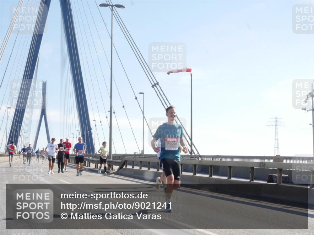 03.10.2025 - Köhlbrandbrückenlauf Matties Gatica Varas http://msf.ph/oto/9021241 03.10.2025 12:24:19 Position 1 9025, 4137 meine-sportfotos.de
