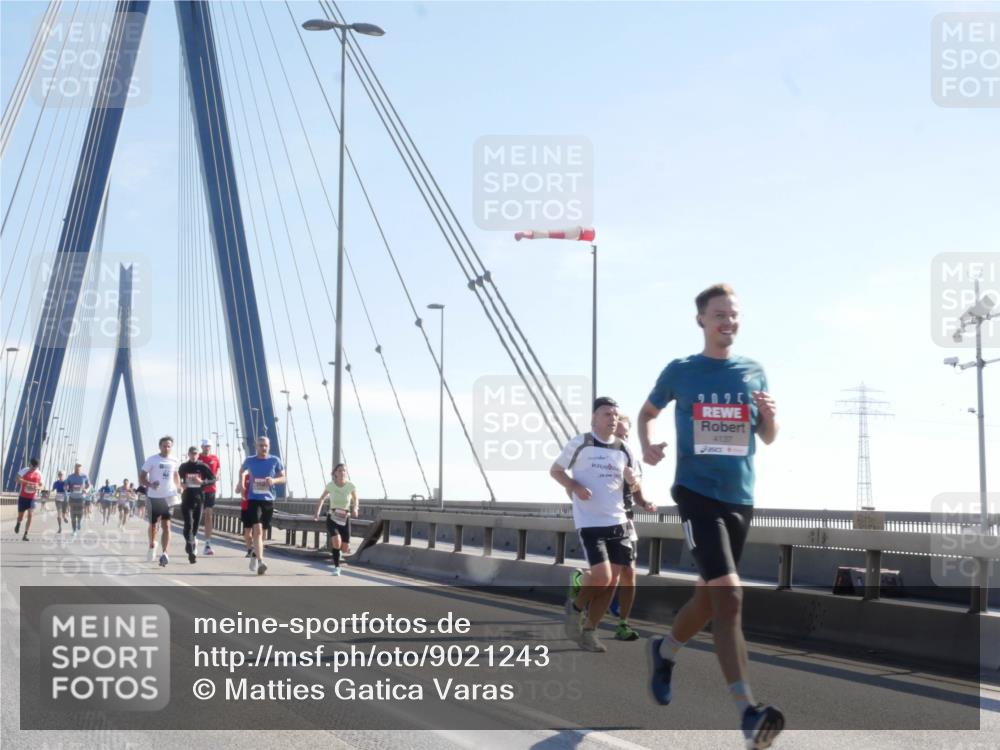 03.10.2025 - Köhlbrandbrückenlauf Matties Gatica Varas http://msf.ph/oto/9021243 03.10.2025 12:24:20 Position 1 9095, 4137 meine-sportfotos.de