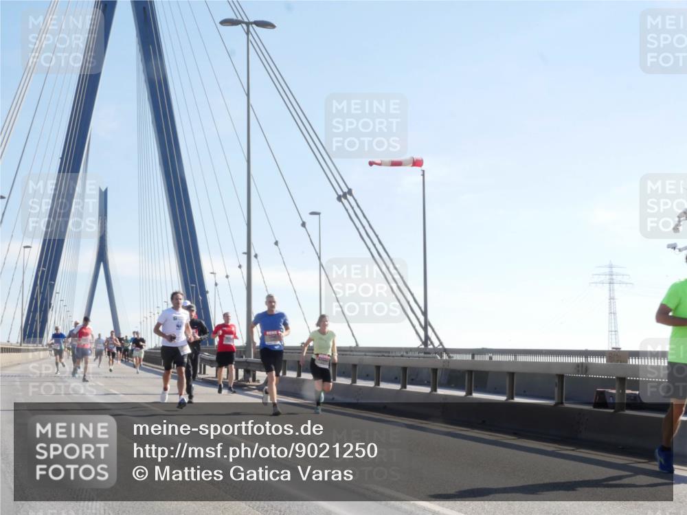 03.10.2025 - Köhlbrandbrückenlauf Matties Gatica Varas http://msf.ph/oto/9021250 03.10.2025 12:24:21 Position 1  meine-sportfotos.de