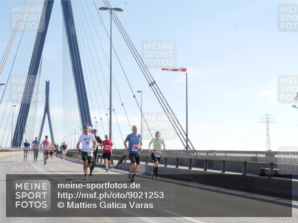 03.10.2025 - Köhlbrandbrückenlauf Matties Gatica Varas http://msf.ph/oto/9021253 03.10.2025 12:24:22 Position 1  meine-sportfotos.de
