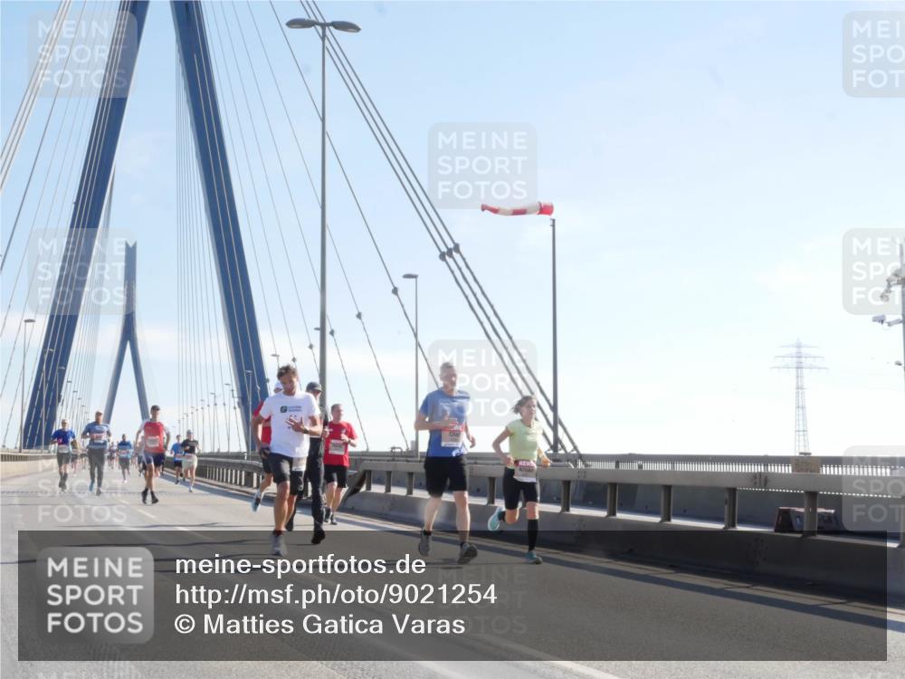 03.10.2025 - Köhlbrandbrückenlauf Matties Gatica Varas http://msf.ph/oto/9021254 03.10.2025 12:24:22 Position 1  meine-sportfotos.de