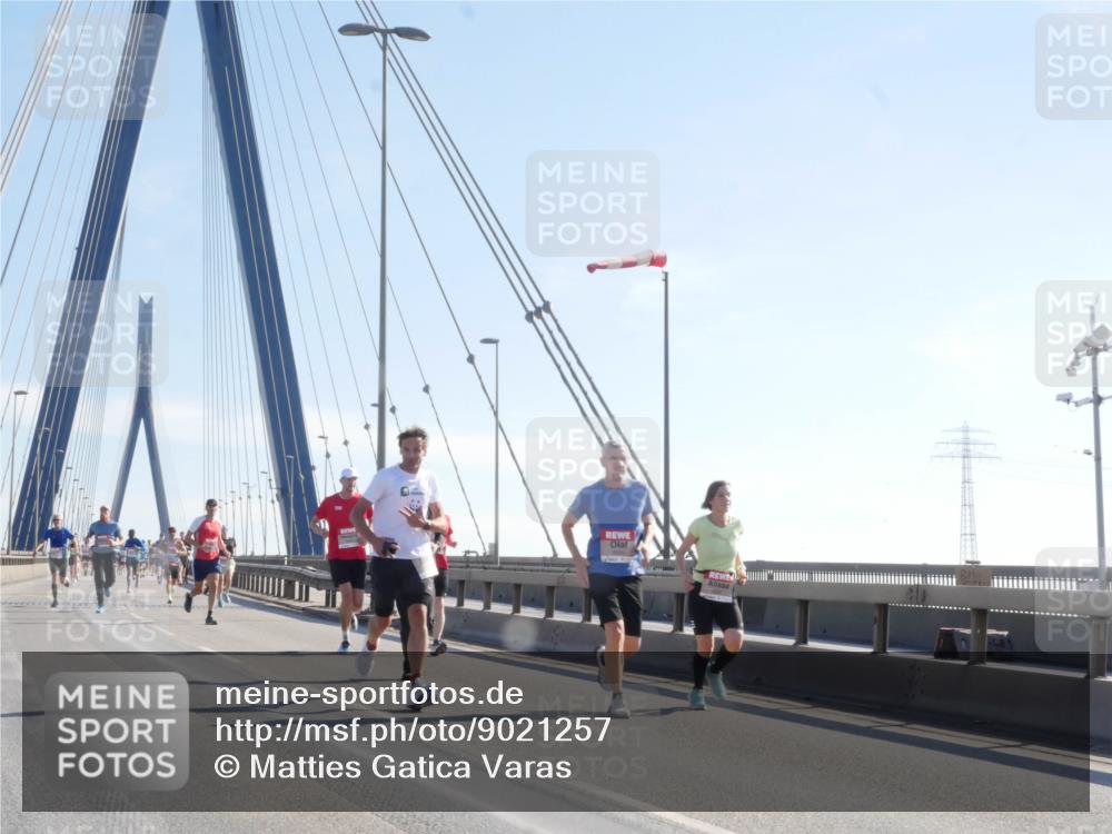 03.10.2025 - Köhlbrandbrückenlauf Matties Gatica Varas http://msf.ph/oto/9021257 03.10.2025 12:24:23 Position 1  meine-sportfotos.de