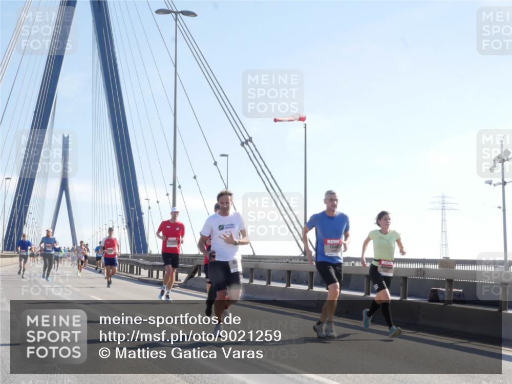 03.10.2025 - Köhlbrandbrückenlauf Matties Gatica Varas http://msf.ph/oto/9021259 03.10.2025 12:24:23 Position 1  meine-sportfotos.de