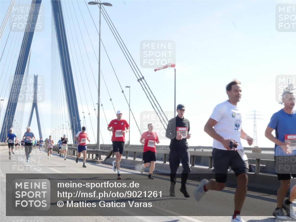 03.10.2025 - Köhlbrandbrückenlauf Matties Gatica Varas http://msf.ph/oto/9021261 03.10.2025 12:24:24 Position 1  meine-sportfotos.de