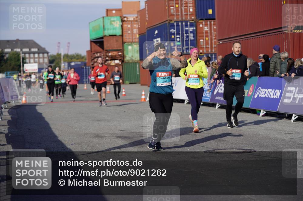 03.10.2025 - Köhlbrandbrückenlauf Michael Burmester http://msf.ph/oto/9021262 03.10.2025 10:22:27 Ziel 2049, 2213, 2296, 2300 meine-sportfotos.de