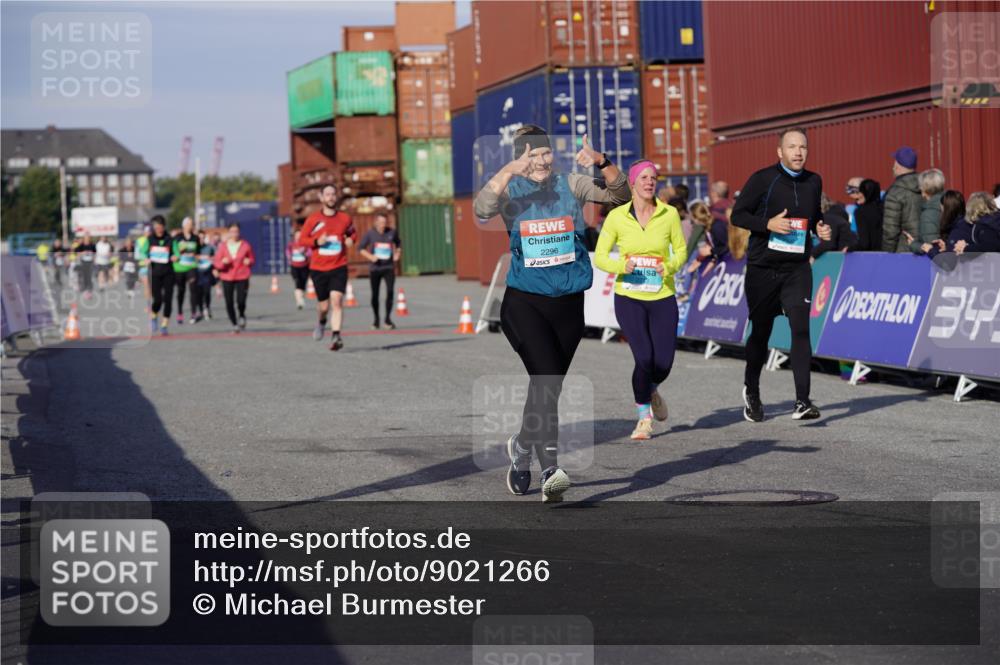 03.10.2025 - Köhlbrandbrückenlauf Michael Burmester http://msf.ph/oto/9021266 03.10.2025 10:22:27 Ziel 2049, 2213, 2296, 2300 meine-sportfotos.de