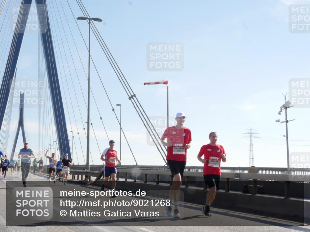 03.10.2025 - Köhlbrandbrückenlauf Matties Gatica Varas http://msf.ph/oto/9021268 03.10.2025 12:24:25 Position 1  meine-sportfotos.de