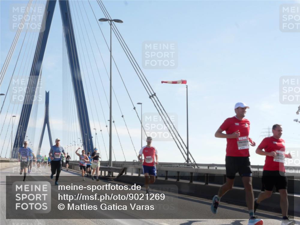 03.10.2025 - Köhlbrandbrückenlauf Matties Gatica Varas http://msf.ph/oto/9021269 03.10.2025 12:24:26 Position 1  meine-sportfotos.de