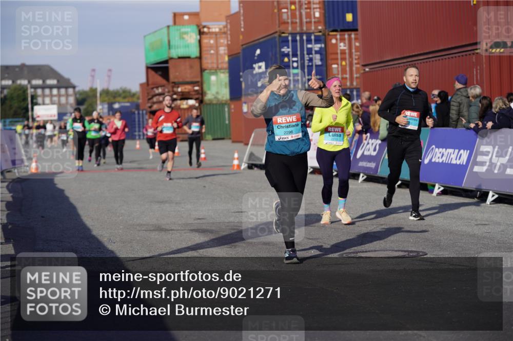 03.10.2025 - Köhlbrandbrückenlauf Michael Burmester http://msf.ph/oto/9021271 03.10.2025 10:22:27 Ziel 2049, 2213, 2296, 2300 meine-sportfotos.de