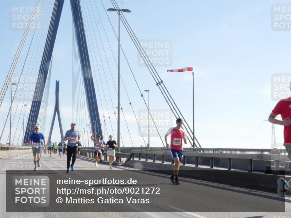 03.10.2025 - Köhlbrandbrückenlauf Matties Gatica Varas http://msf.ph/oto/9021272 03.10.2025 12:24:26 Position 1  meine-sportfotos.de