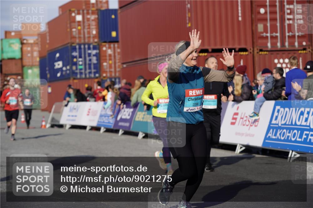 03.10.2025 - Köhlbrandbrückenlauf Michael Burmester http://msf.ph/oto/9021275 03.10.2025 10:22:28 Ziel 2049, 2213, 2296, 2300 meine-sportfotos.de