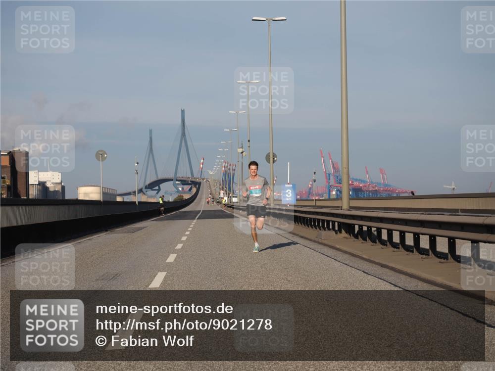 03.10.2025 - Köhlbrandbrückenlauf Fabian Wolf http://msf.ph/oto/9021278 03.10.2025 09:34:39 Position 3 3 meine-sportfotos.de