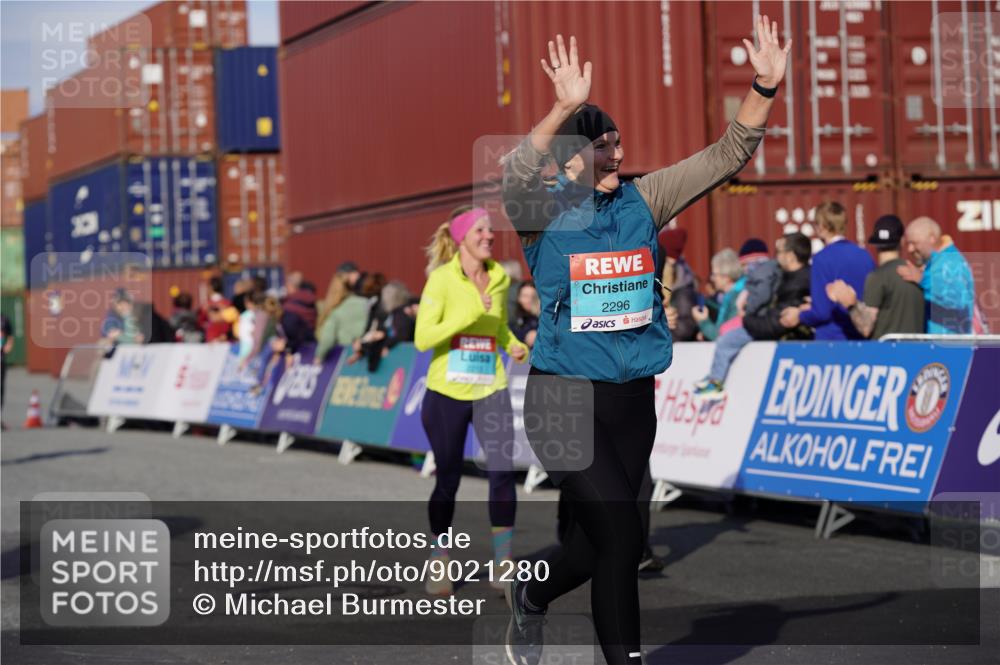 03.10.2025 - Köhlbrandbrückenlauf Michael Burmester http://msf.ph/oto/9021280 03.10.2025 10:22:29 Ziel 2049, 2213, 2296, 2300, 2308, 3582, 3583 meine-sportfotos.de