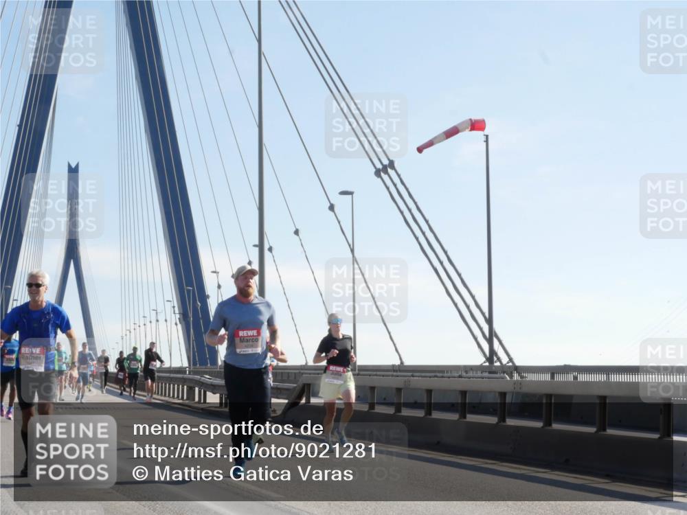 03.10.2025 - Köhlbrandbrückenlauf Matties Gatica Varas http://msf.ph/oto/9021281 03.10.2025 12:24:28 Position 1  meine-sportfotos.de