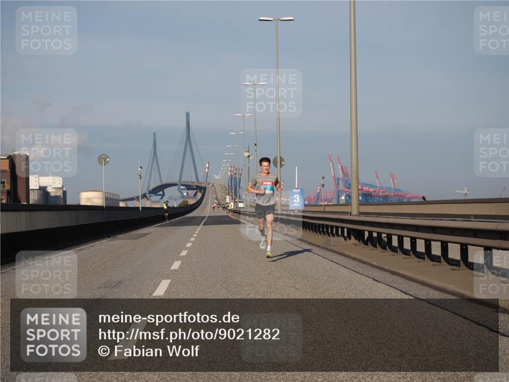 03.10.2025 - Köhlbrandbrückenlauf Fabian Wolf http://msf.ph/oto/9021282 03.10.2025 09:34:39 Position 3  meine-sportfotos.de