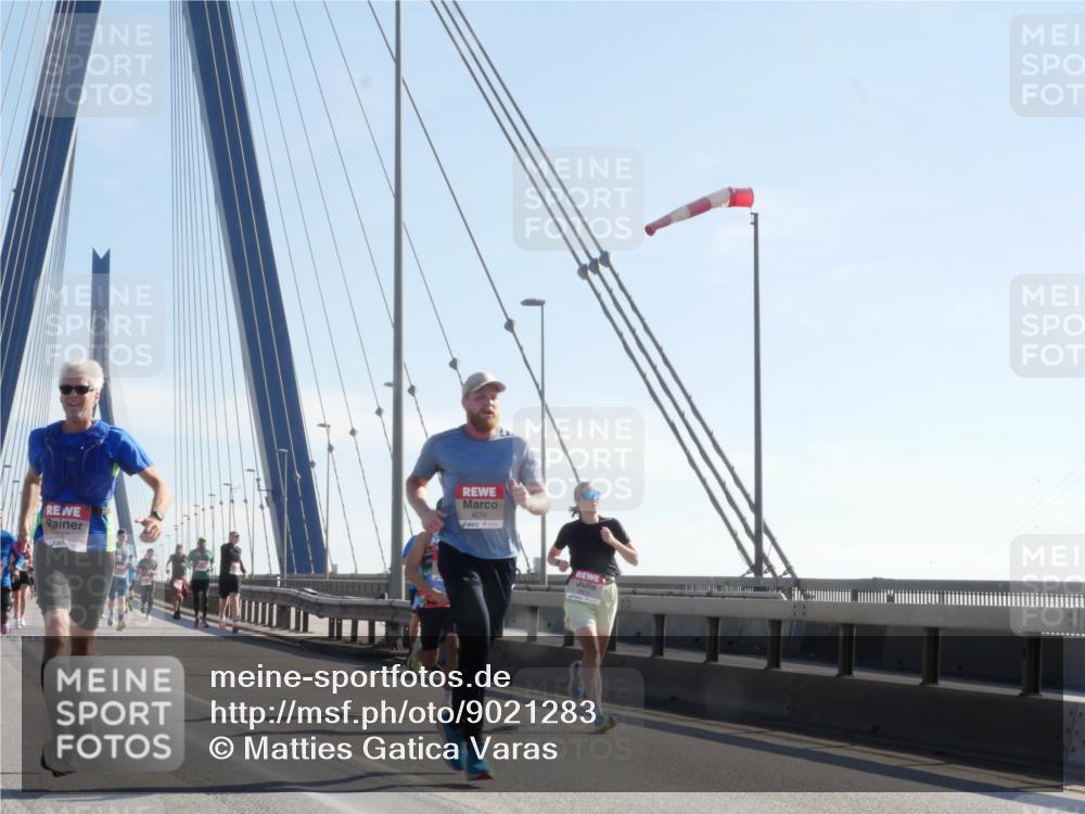 03.10.2025 - Köhlbrandbrückenlauf Matties Gatica Varas http://msf.ph/oto/9021283 03.10.2025 12:24:28 Position 1 4234 meine-sportfotos.de