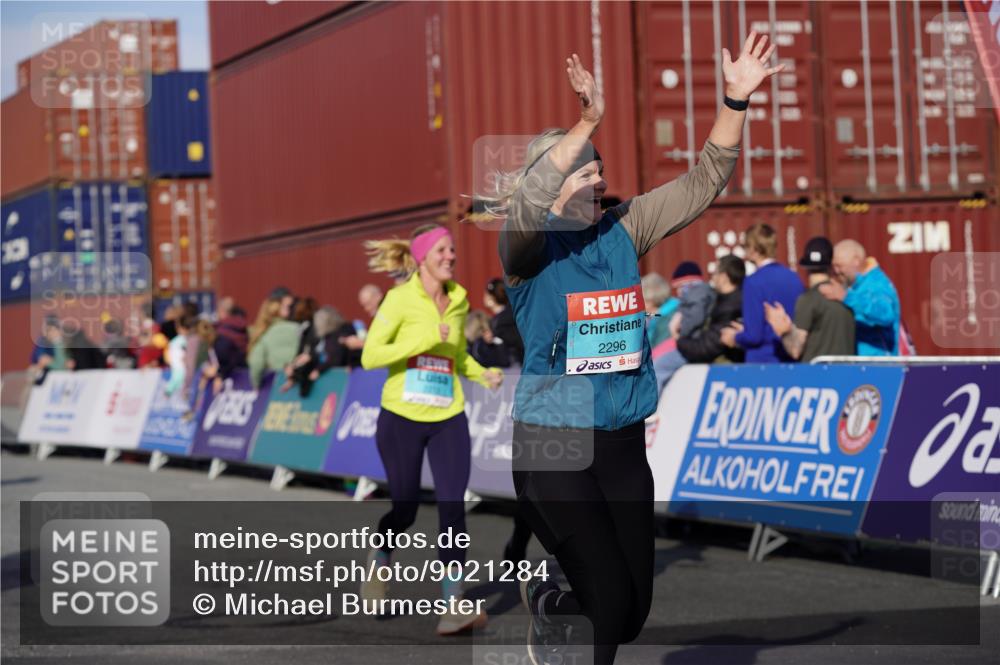 03.10.2025 - Köhlbrandbrückenlauf Michael Burmester http://msf.ph/oto/9021284 03.10.2025 10:22:29 Ziel 2049, 2213, 2296, 2300, 2308, 3582, 3583 meine-sportfotos.de