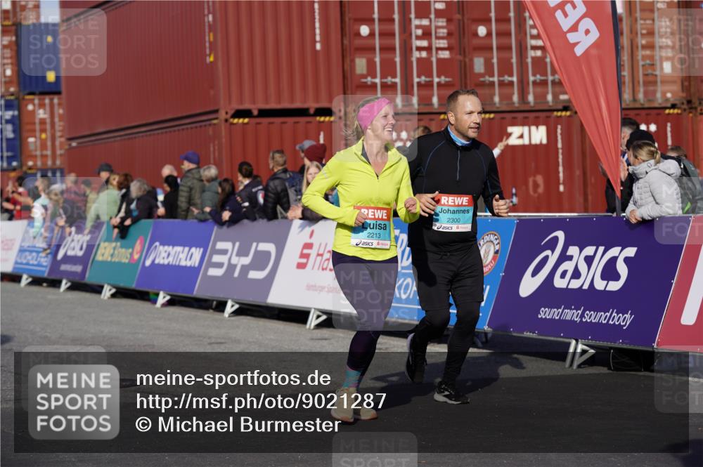 03.10.2025 - Köhlbrandbrückenlauf Michael Burmester http://msf.ph/oto/9021287 03.10.2025 10:22:30 Ziel 2049, 2213, 2296, 2300, 2308, 3582, 3583, 3619 meine-sportfotos.de
