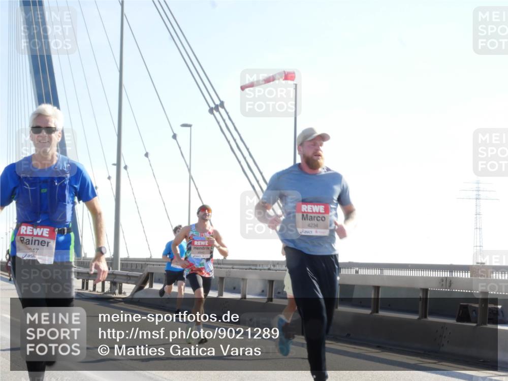 03.10.2025 - Köhlbrandbrückenlauf Matties Gatica Varas http://msf.ph/oto/9021289 03.10.2025 12:24:29 Position 1 47, 4940, 4234 meine-sportfotos.de