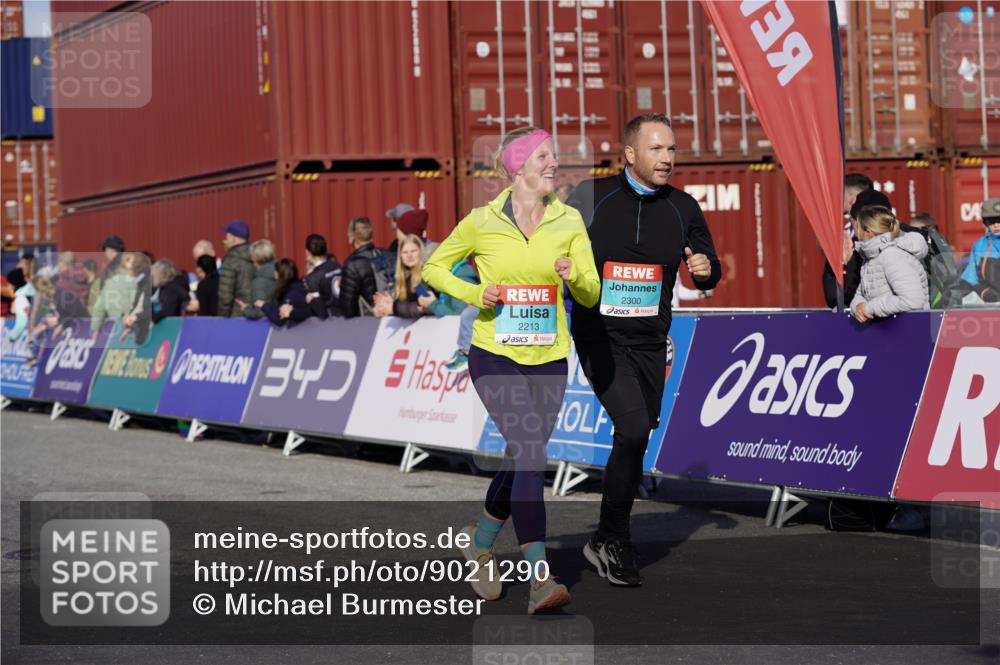 03.10.2025 - Köhlbrandbrückenlauf Michael Burmester http://msf.ph/oto/9021290 03.10.2025 10:22:30 Ziel 2049, 2213, 2296, 2300, 2308, 3582, 3583, 3619 meine-sportfotos.de