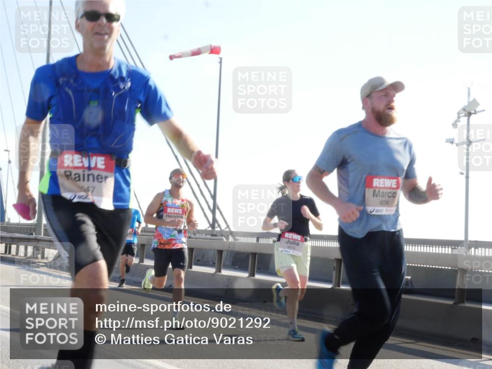 03.10.2025 - Köhlbrandbrückenlauf Matties Gatica Varas http://msf.ph/oto/9021292 03.10.2025 12:24:30 Position 1 47, 6612 meine-sportfotos.de