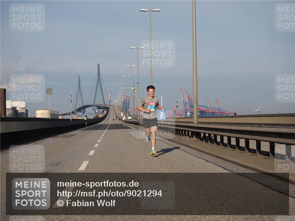 03.10.2025 - Köhlbrandbrückenlauf Fabian Wolf http://msf.ph/oto/9021294 03.10.2025 09:34:40 Position 3  meine-sportfotos.de