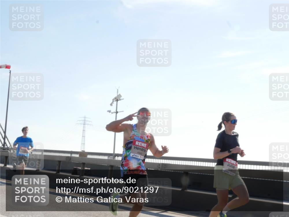 03.10.2025 - Köhlbrandbrückenlauf Matties Gatica Varas http://msf.ph/oto/9021297 03.10.2025 12:24:31 Position 1 1972, 4940, 6612 meine-sportfotos.de
