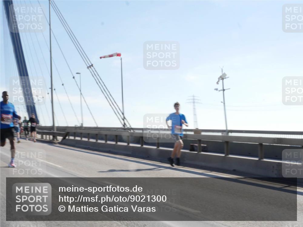 03.10.2025 - Köhlbrandbrückenlauf Matties Gatica Varas http://msf.ph/oto/9021300 03.10.2025 12:24:32 Position 1  meine-sportfotos.de