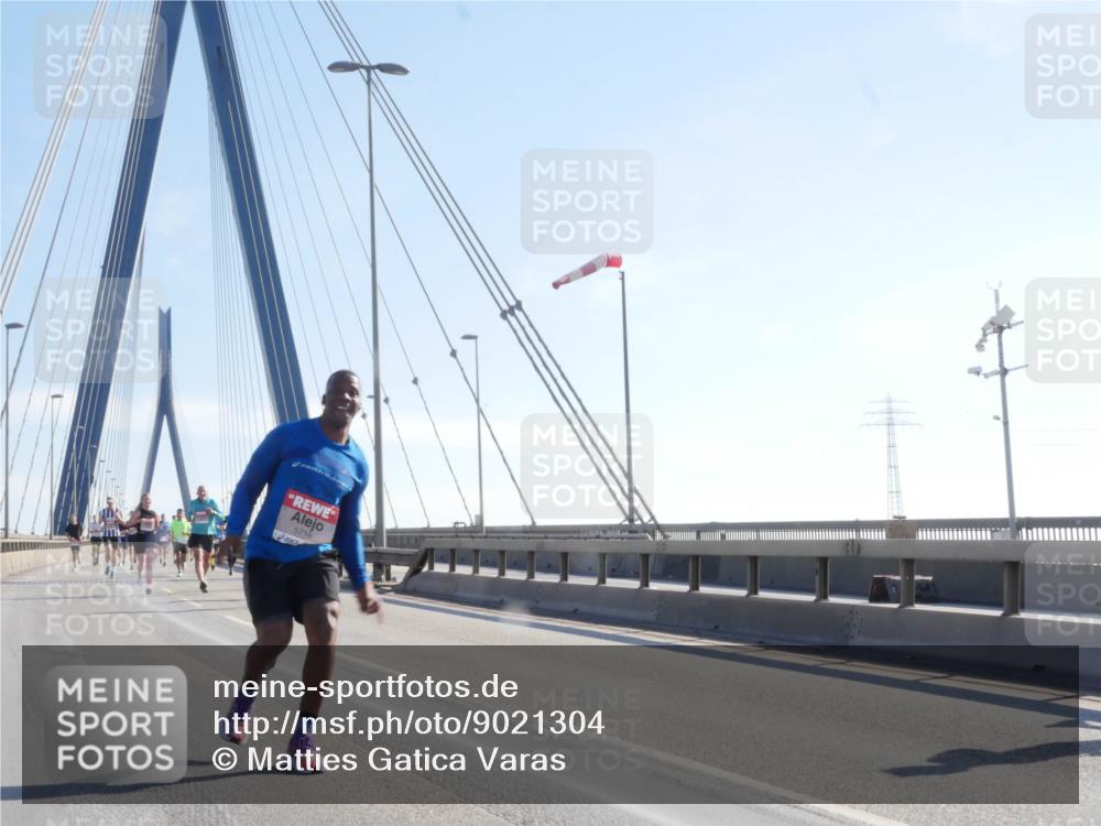 03.10.2025 - Köhlbrandbrückenlauf Matties Gatica Varas http://msf.ph/oto/9021304 03.10.2025 12:24:33 Position 1 5718 meine-sportfotos.de