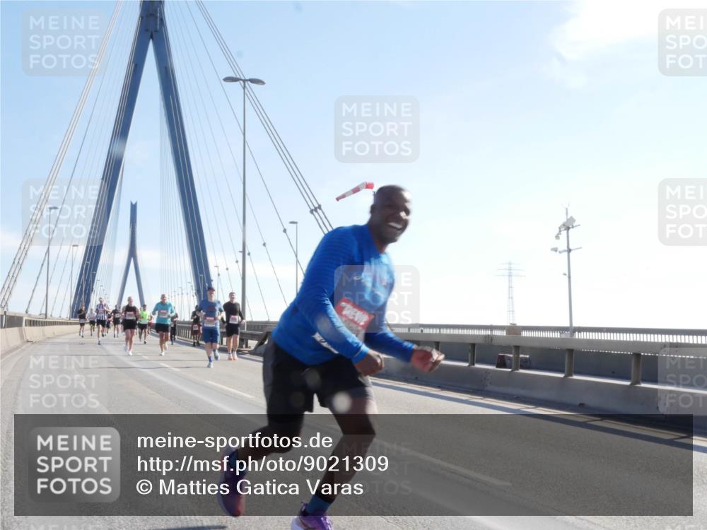 03.10.2025 - Köhlbrandbrückenlauf Matties Gatica Varas http://msf.ph/oto/9021309 03.10.2025 12:24:34 Position 1  meine-sportfotos.de