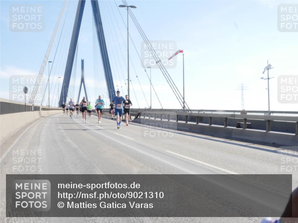 03.10.2025 - Köhlbrandbrückenlauf Matties Gatica Varas http://msf.ph/oto/9021310 03.10.2025 12:24:34 Position 1  meine-sportfotos.de