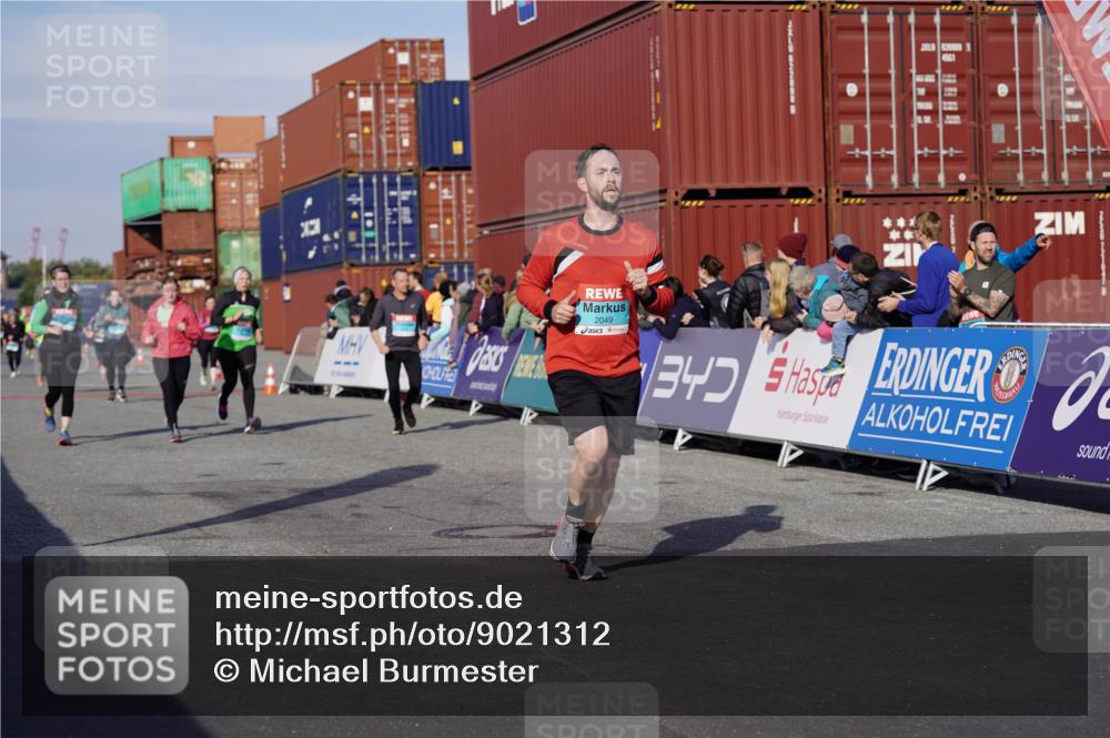 03.10.2025 - Köhlbrandbrückenlauf Michael Burmester http://msf.ph/oto/9021312 03.10.2025 10:22:33 Ziel 2049, 2099, 2213, 2296, 2300, 2308, 3582, 3583, 3619 meine-sportfotos.de