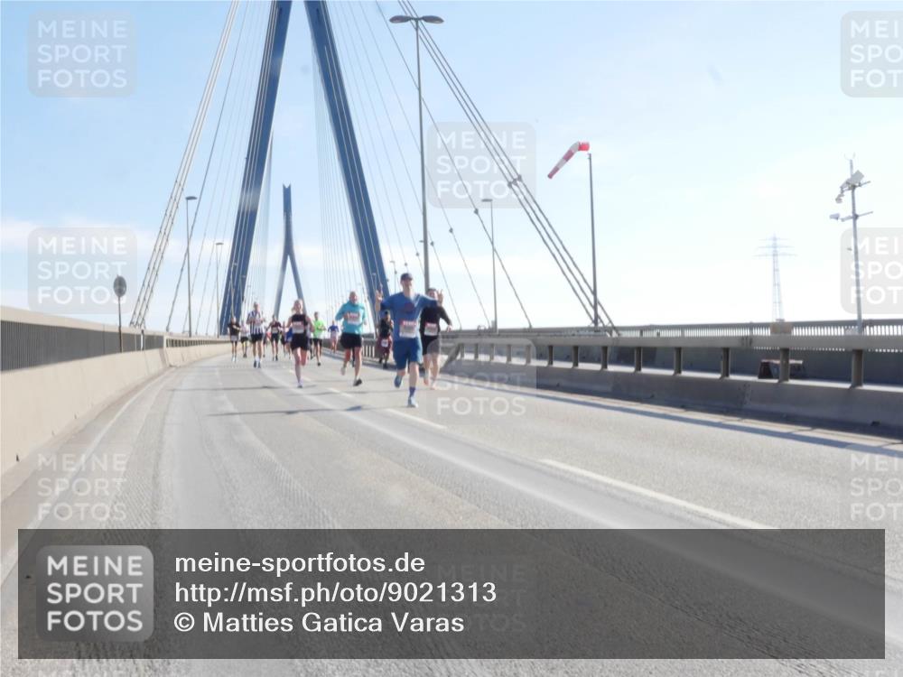 03.10.2025 - Köhlbrandbrückenlauf Matties Gatica Varas http://msf.ph/oto/9021313 03.10.2025 12:24:35 Position 1  meine-sportfotos.de