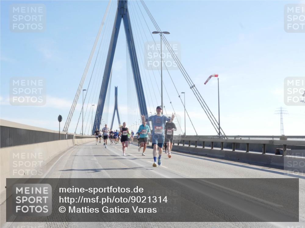 03.10.2025 - Köhlbrandbrückenlauf Matties Gatica Varas http://msf.ph/oto/9021314 03.10.2025 12:24:36 Position 1  meine-sportfotos.de