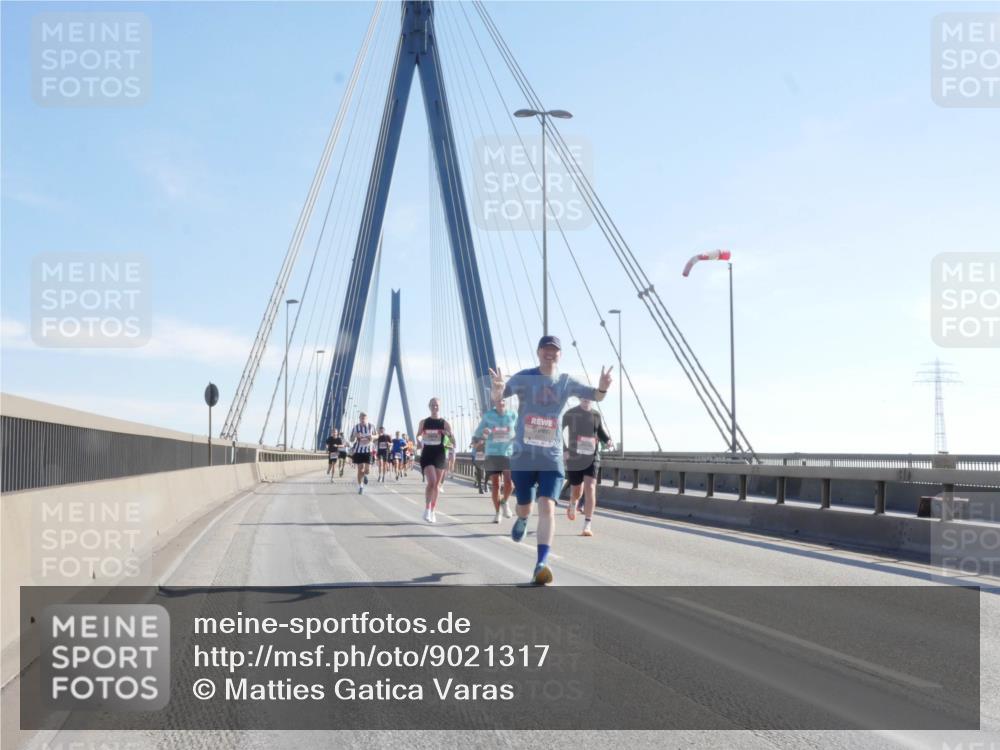 03.10.2025 - Köhlbrandbrückenlauf Matties Gatica Varas http://msf.ph/oto/9021317 03.10.2025 12:24:36 Position 1  meine-sportfotos.de