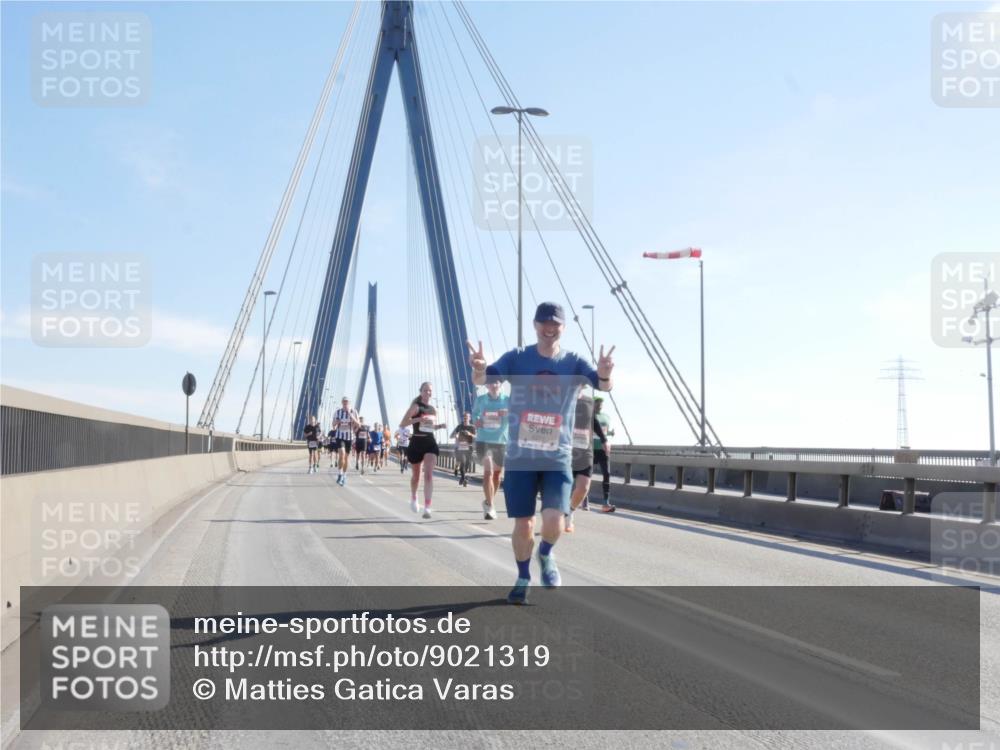 03.10.2025 - Köhlbrandbrückenlauf Matties Gatica Varas http://msf.ph/oto/9021319 03.10.2025 12:24:37 Position 1 4271 meine-sportfotos.de