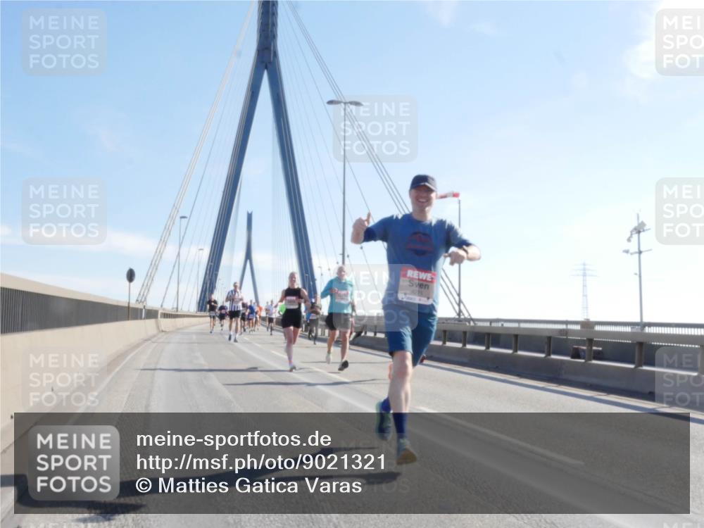 03.10.2025 - Köhlbrandbrückenlauf Matties Gatica Varas http://msf.ph/oto/9021321 03.10.2025 12:24:37 Position 1 4271 meine-sportfotos.de