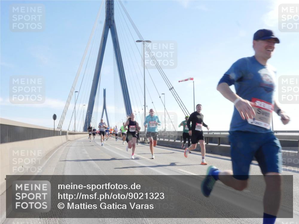 03.10.2025 - Köhlbrandbrückenlauf Matties Gatica Varas http://msf.ph/oto/9021323 03.10.2025 12:24:37 Position 1  meine-sportfotos.de